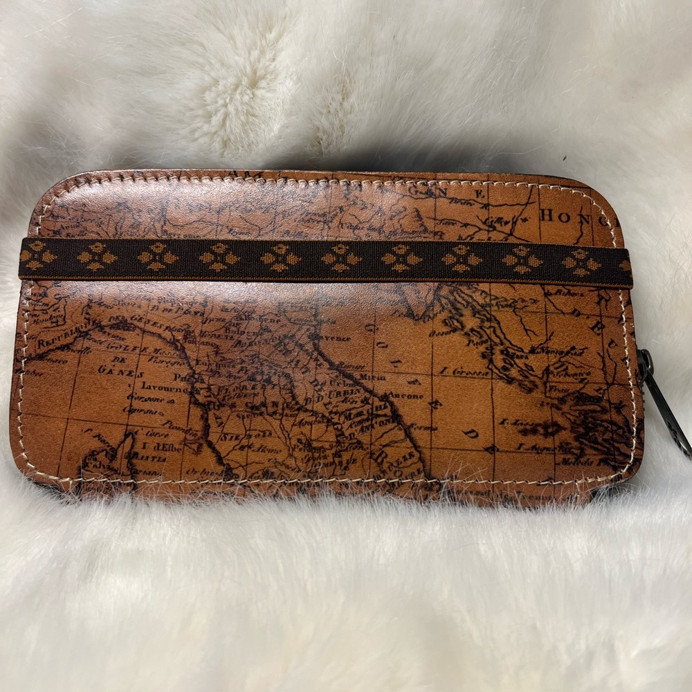 Patricia Nash Oria Zipper Billfold signature map